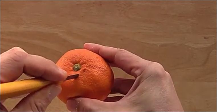 Фигурная резьба из кожуры мандарина