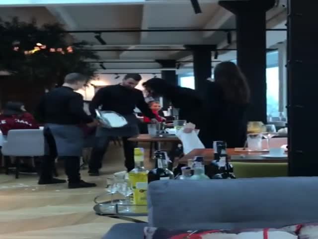 Конфликт официантов и клиенток в одном из киевских ресторанов