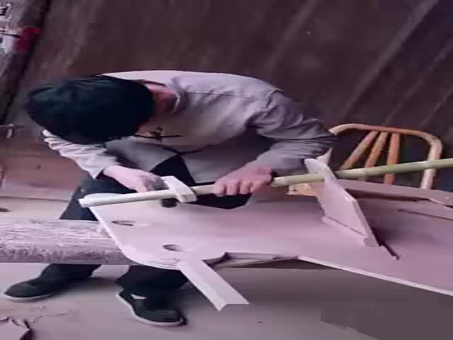 Азиатский паренек сделал машинку с тягой от шуруповерта