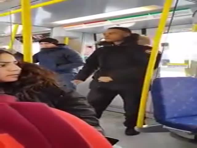 В Швеции агрессивный парень требует уступить ему место в автобусе