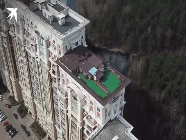 Незаконный пентхаус на крыше элитного дома в Москве