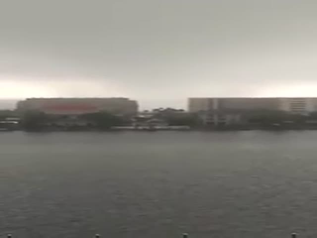 Устрашающее торнадо в штате Флорида