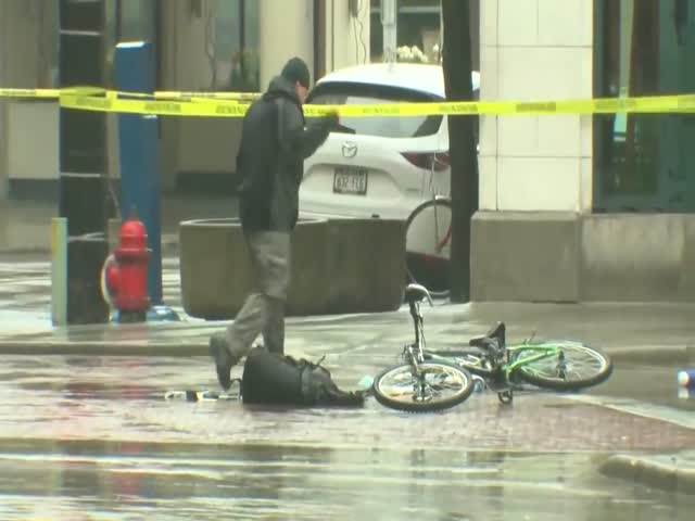 В Милуоки велосипедист открыл подозрительный рюкзак за полицейским оцеплением