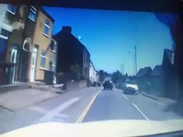 Водитель вовремя среагировал на выехавшую на дорогу коляску