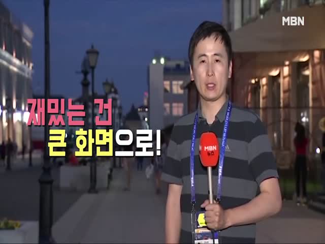 Девушки поцеловали корейского репортера во время прямого эфира