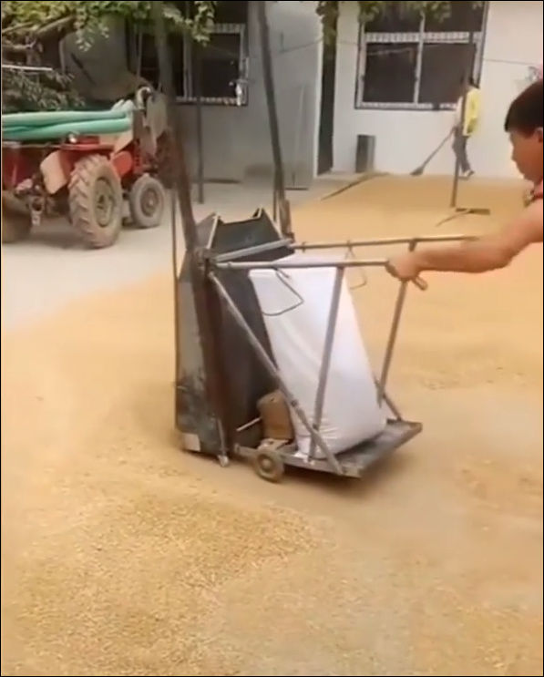 Аппараты для быстрого насыпания зерна в мешки