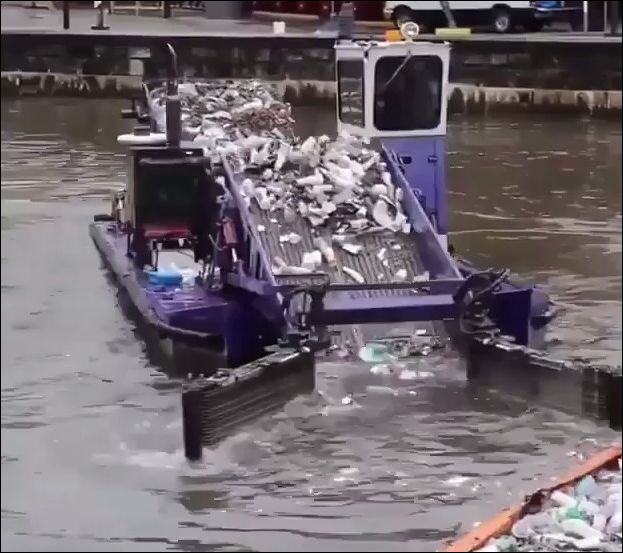 Аппарат для сбора мусора, плавающего на воде