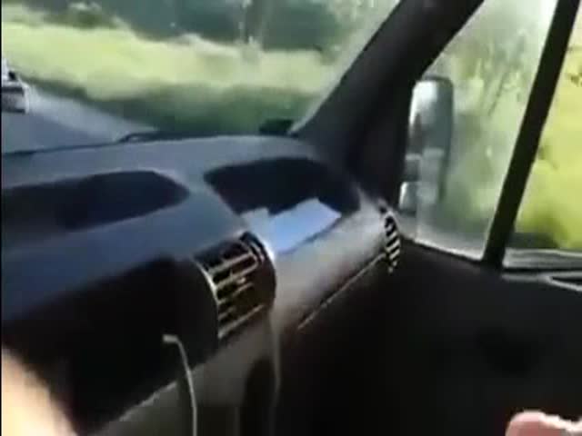 Неудачный запуск петарды из окна автомобиля