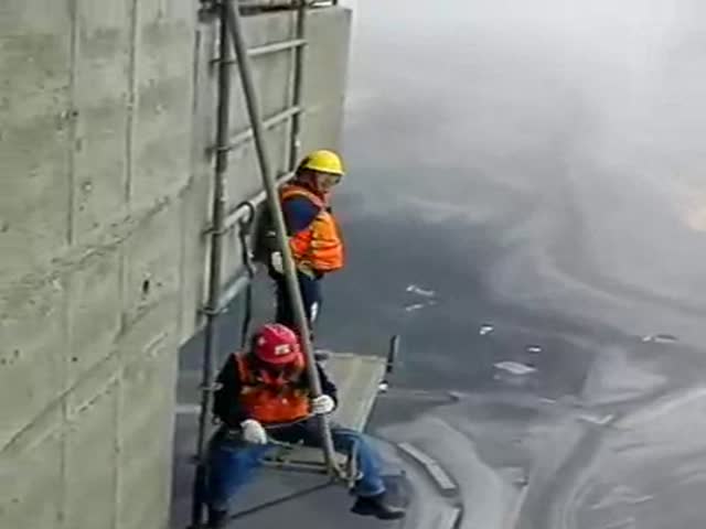 Такая работа точно не для тех, кто боится высоты
