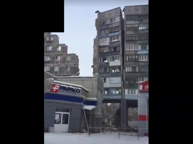 Обрушение части пострадавшего подъезда в Магнитогорске