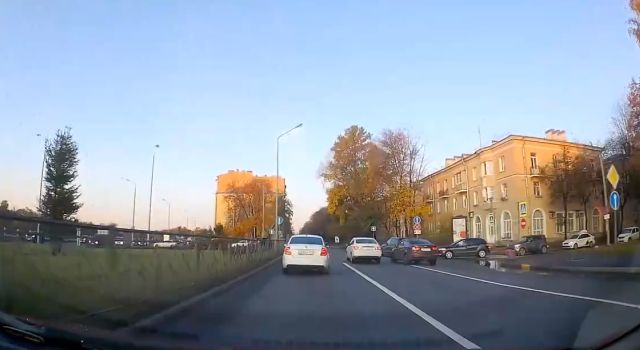 ДТП с переворотом машины на Приморском проспекте в Санкт-Петербурге