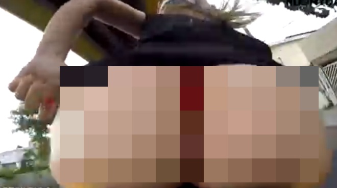 Девушка показывает попку на камеру - смотреть русское порно видео бесплатно