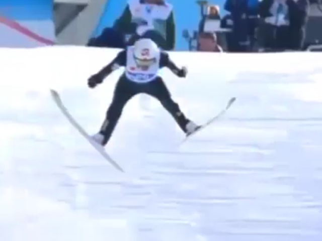 Не самое удачное завершение прыжка на лыжах Томаса Маркенга