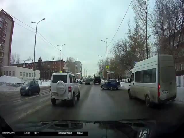 Водителю в Омске очень не понравилось, что его нагло подрезали
