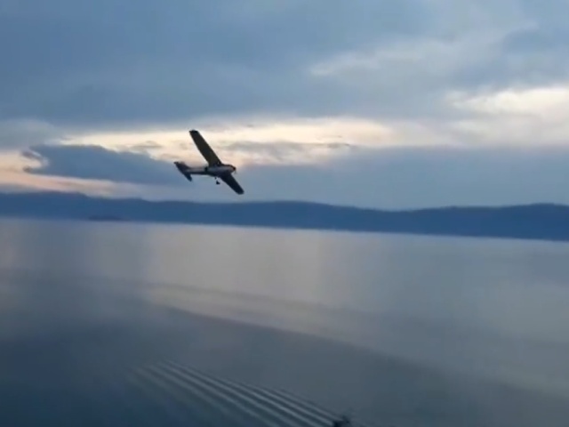 Аварийное приземление самолета с отказавшим двигателем на озеро Байкал