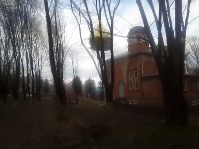 В Краснодарском крае купол упал на храм во время установки
