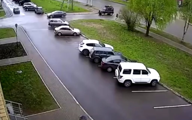 В Сыктывкаре подростки взяли отцовский автомобиль и устроили аварию