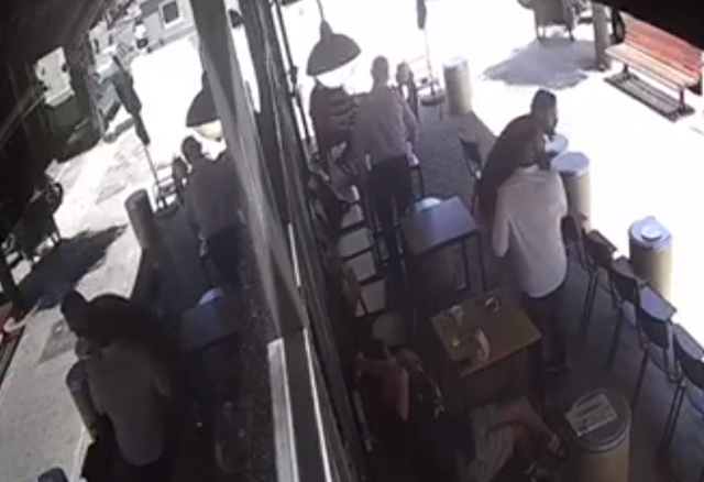 В Тель-Авиве парень ловко остановил вора с помощью стула