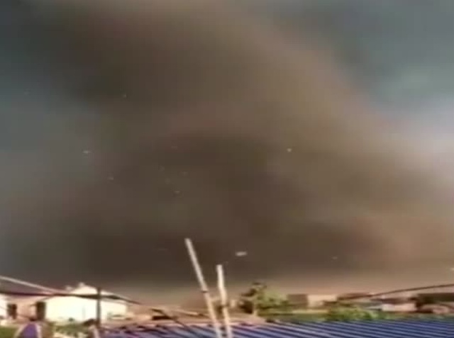 Торнадо в Китае с близкого расстояния