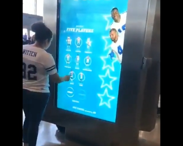 Автомат для создания классного фото со звездами американского футбола