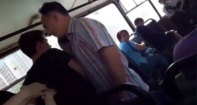 В Дзержинске школьник отказался платить за проезд и напал на водителя троллейбуса