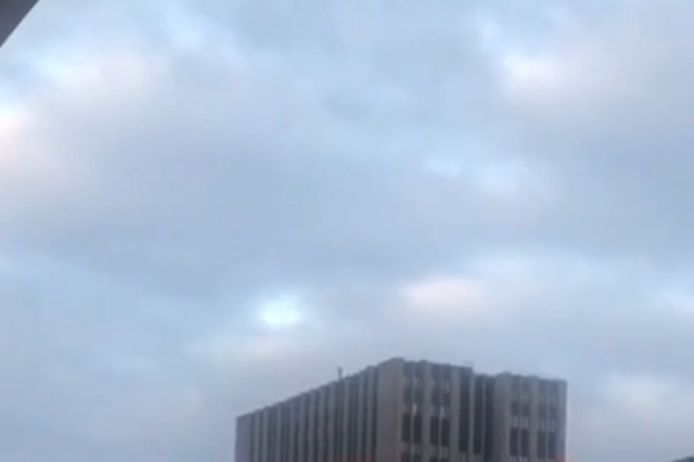 Прыжок с парашютом с крыши здания Савеловский-Сити в Москве