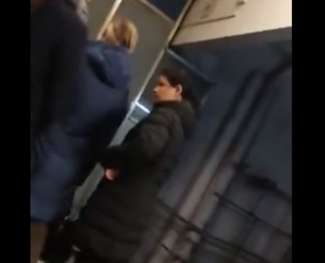 В московском метро одна женщина чуть не столкнула другую под поезд во время конфликта