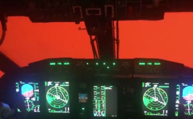 Полет пилотов ВВС Австралии над горящими районами страны