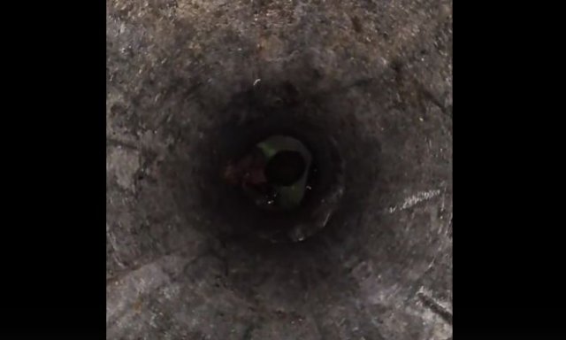 В Новокузнецке парень в поисках закладки провалился в мусоропровод