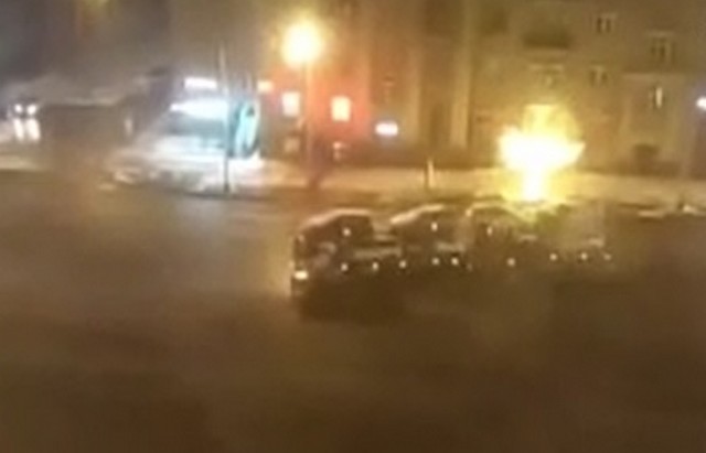 Водитель автовоза развернулся через 14 полос на Кутузовском проспекте в Москве