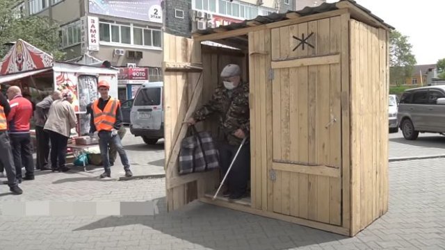Виталий Наливкин решил проблему с городскими туалетами