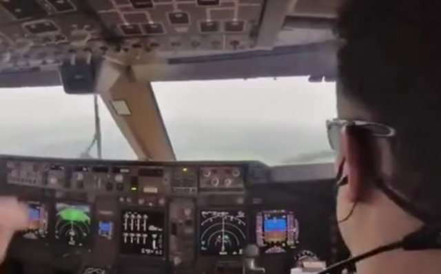 Посадка самолета Boeing 747 в сложных погодных условиях глазами пилотов