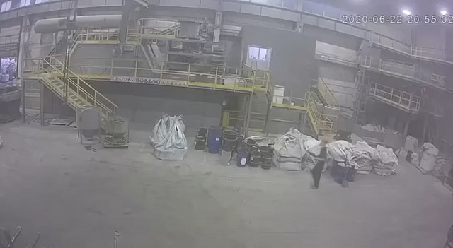 Взрыв плавильной печи на заводе в Брянской области