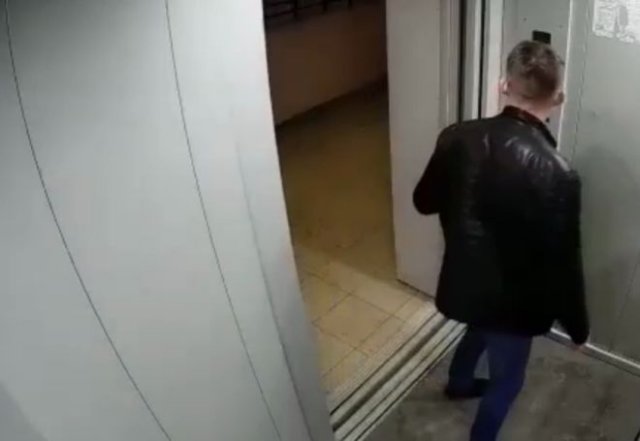 Неадекватный парень из Уфы против лифта
