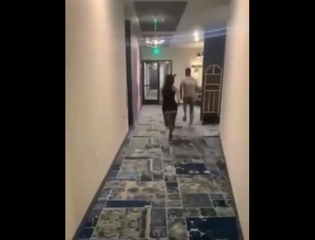 Болезненный фэйл во время бега наперегонки по коридору