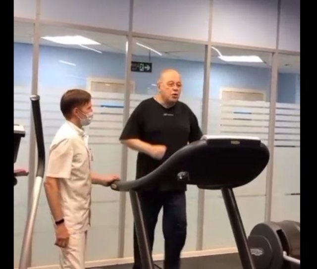 Как тренируется 76-летний Евгений Петросян