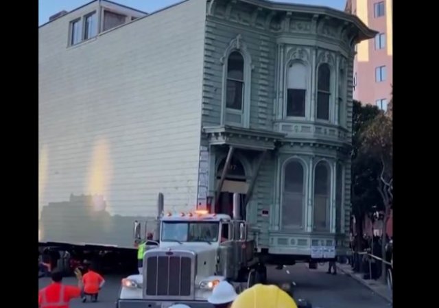 Перевозка целого дома в Сан-Франциско
