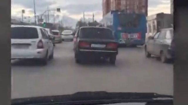 Дагестанский водитель решил срочно продемонстрировать свои навыки дрифта