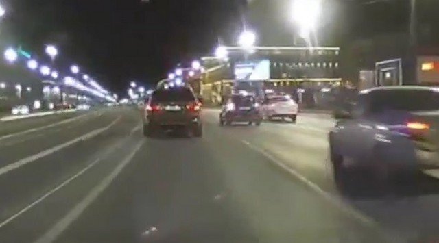 В Санкт-Петербурге водитель каршерингового Smart эффектно врезался во внедорожник BMW