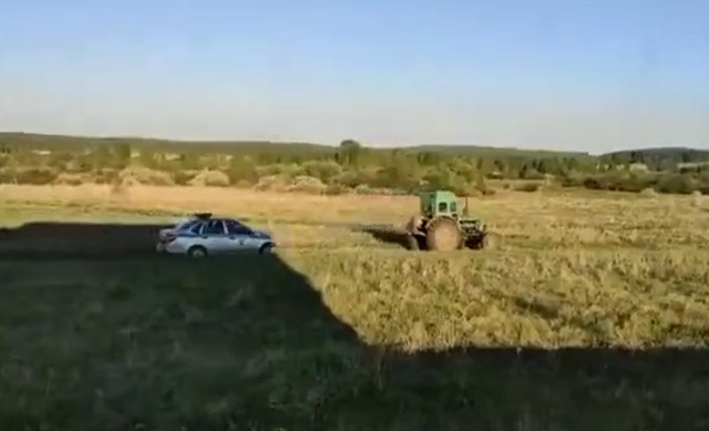 Полицейская погоня за трактором в Челябинской области