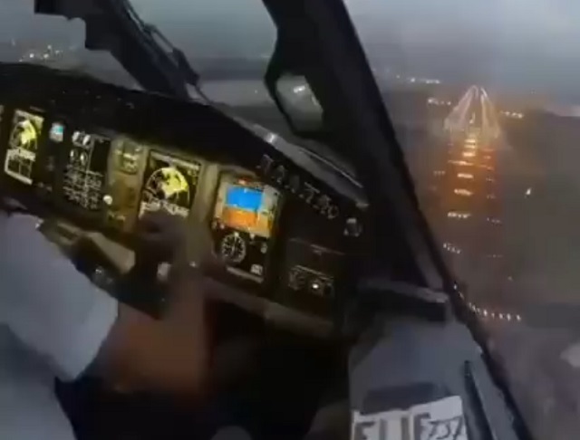 Как выглядит посадка пассажирского самолета из кабины пилота