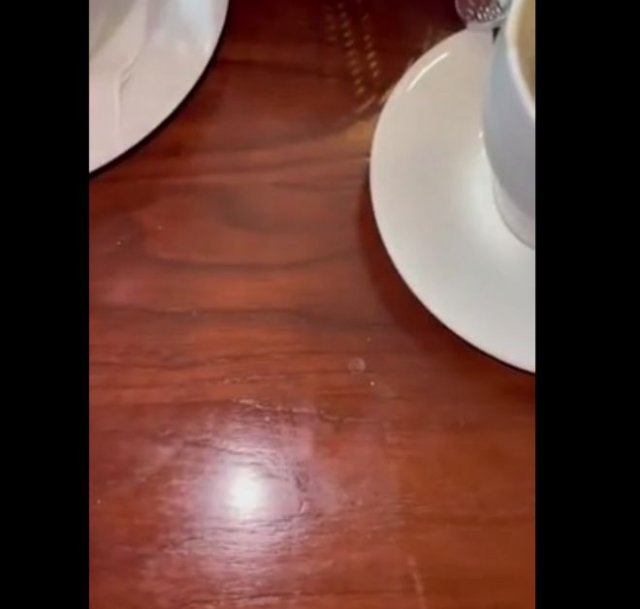 Мужчина позвал девушку в ресторан, но решил за нее не платить