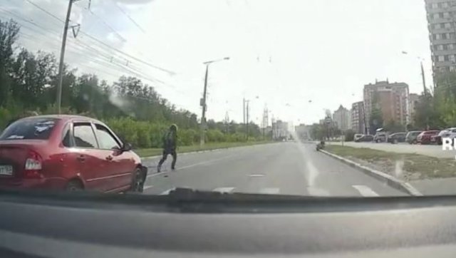 В Тольятти водитель сбил мотоциклиста, остановившегося для пропуска пешехода