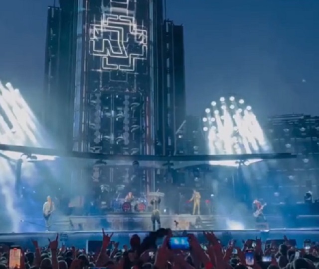 Эффектное представление на концерте группы Rammstein