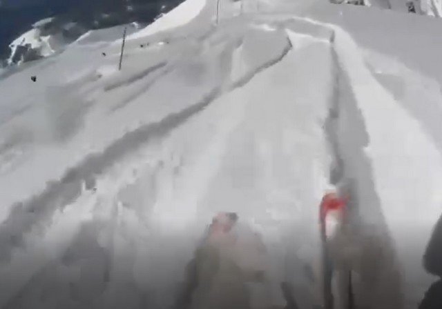 Лыжник-парапланерист не разведал местность и врезался в снежный пласт