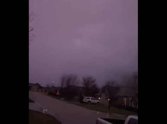 Масштабная и зрелищная молния в штате Канзас