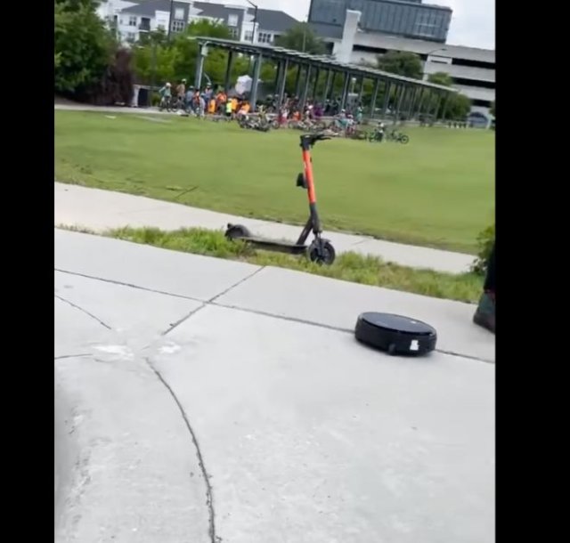 Забавная модернизация робота-пылесоса для использования в скейт-парке
