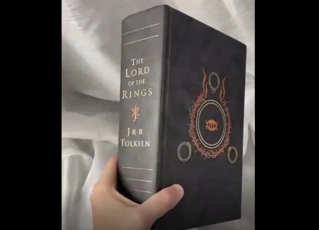 Классное оформление легендарной книги Джона Толкина