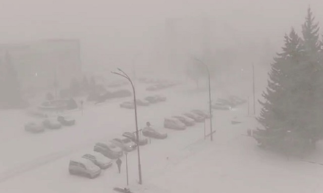Снегопад с громом и молнией в Кемеровской области