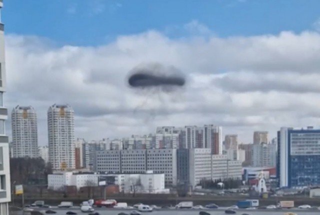 Необычный летающий объект в московском районе Строгино